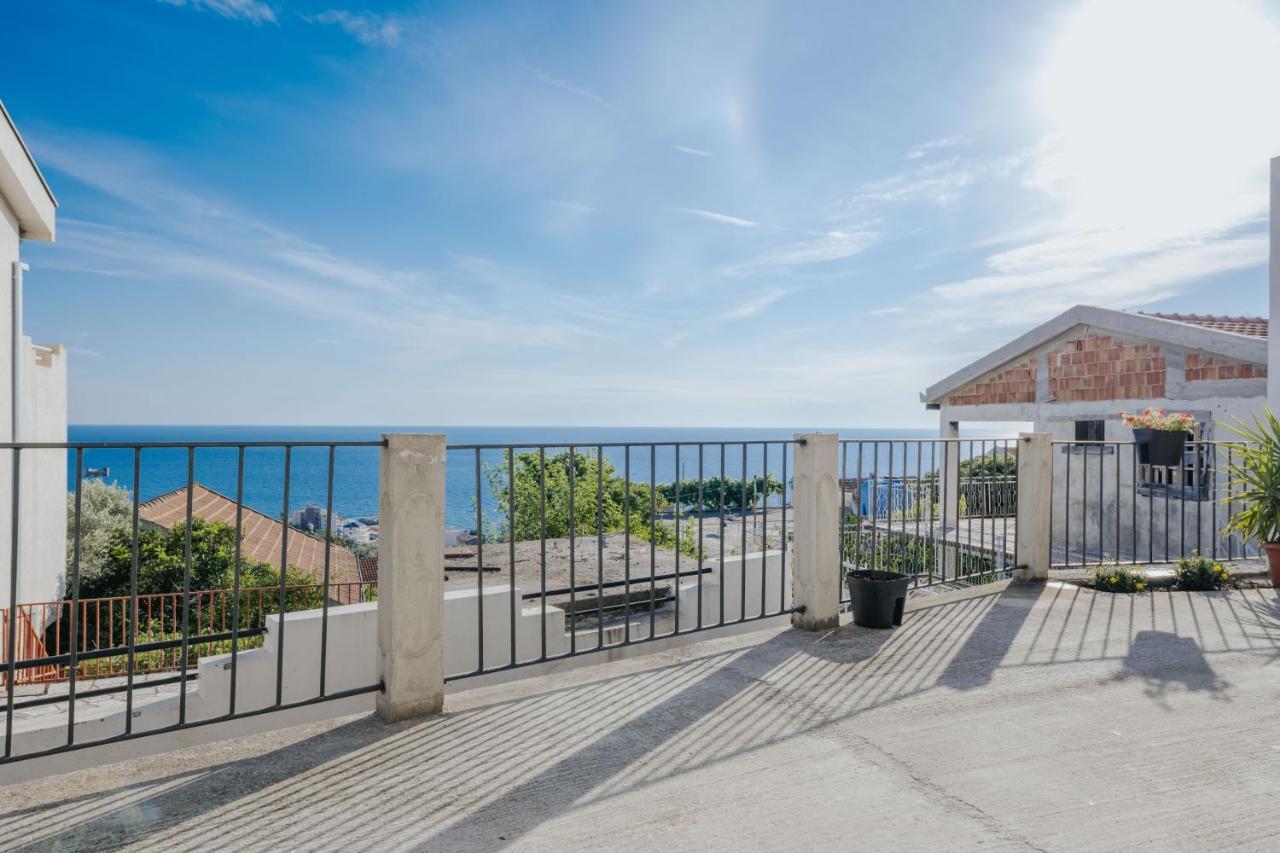 Apartmani Vittoria Бар Экстерьер фото